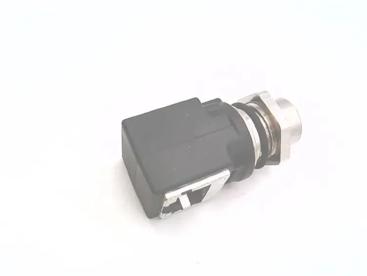 ALLEN BRADLEY 1585A-DD4JD Переходник: гнездо M12 (угловое) на розетку RJ45 ALLEN BRADLEY 1585A-DD4JD