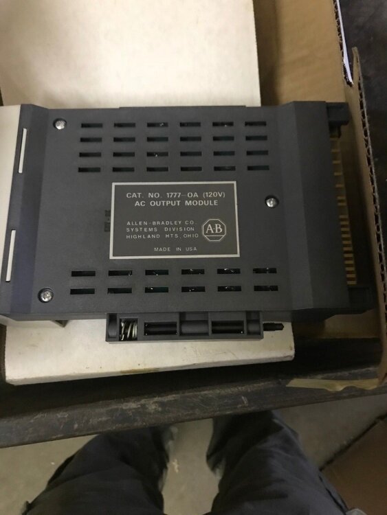 ALLEN BRADLEY 1777-OA выходной модуль (120 В AC)