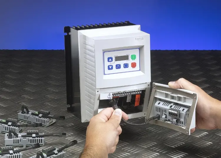 ESV112N02YXE SMVECTOR привод (AC TECHNOLOGY)