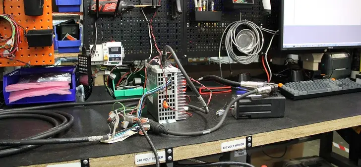ALLEN BRADLEY 1336E-B050-AN-EN-HA2-L9E — частотный привод 50 HP, 460 V